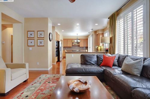 2349 Pacifica Ct, San Leandro CA 94577 exterior