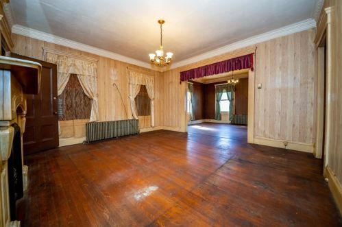 93 Grv St, Fall River MA 02720-5008 exterior