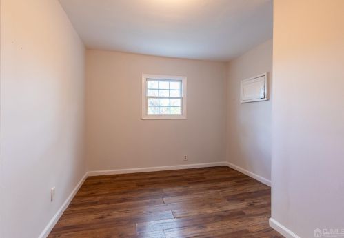 6 Railroad Ave, Carteret NJ 07008 exterior