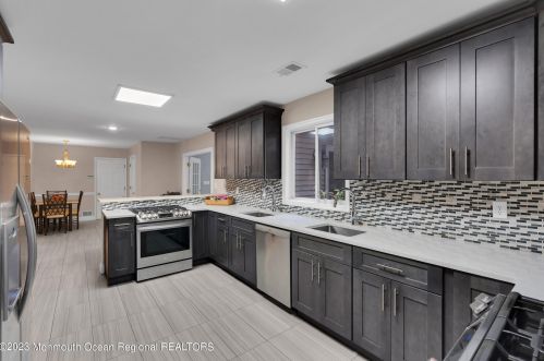 6 Pitney Ln, Jackson Twp NJ 08527-2933 exterior