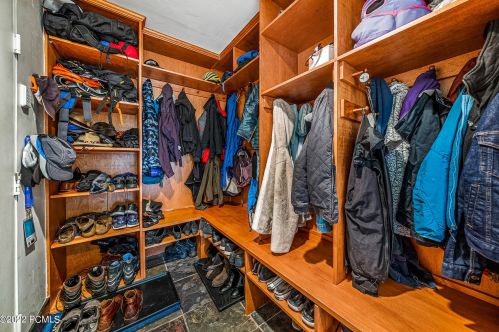 1995 Kidd Cir, Park City UT 84098-8512 exterior