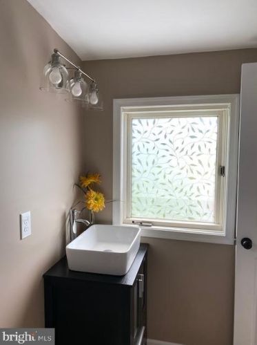 1564 Center St, West Deptford NJ  08086-3098 exterior