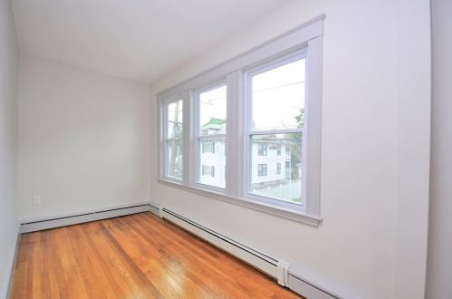 69 Town Hill St, Quincy MA 02169-6429 exterior