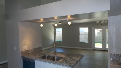 8805 Cambridge Ave, Phoenix AZ 85008-1215 exterior