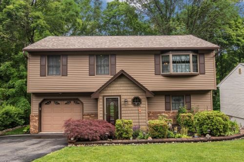 96 High Mountain Rd, Skyline Lakes, NJ 07456-2508