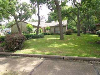 2207 Belmont Dr, Richmond TX  77469-5501 exterior