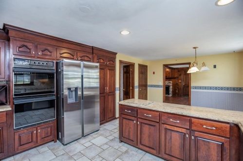 97 Hl St, Topsfield MA 01983-2410 exterior