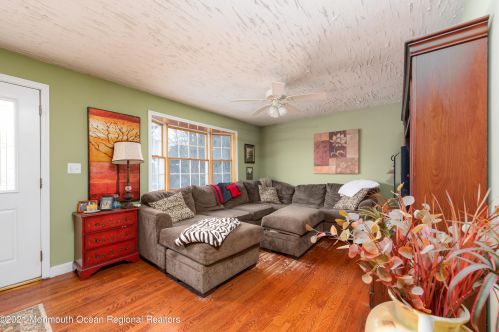 41 Salem Ln, Little Silver NJ 07739-1038 exterior