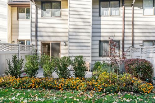 71 Wigwam Ln, Tinton Falls NJ 07724-3176 exterior