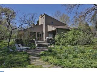 6701 Springbank St, Philadelphia PA  19119-3714 exterior