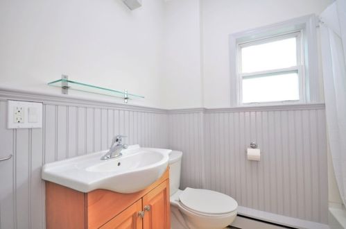 69 Town Hill St, Quincy MA 02169-6429 exterior