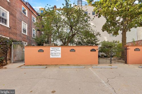 1023 Clinton St, Philadelphia PA  19107-6016 exterior