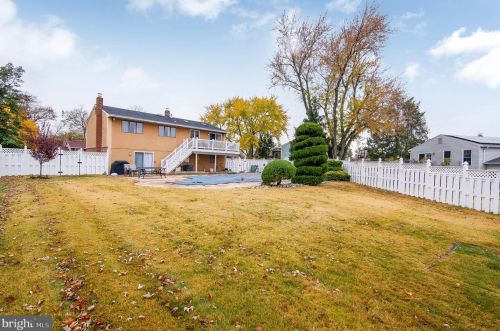 422 Meadowcroft Rd, West Deptford NJ 08096-4007 exterior