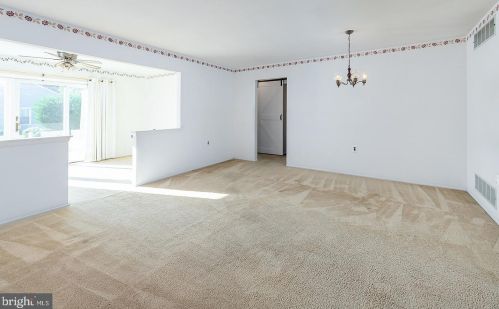 2 Lakebridge Dr, West Deptford NJ 08096-6717 exterior