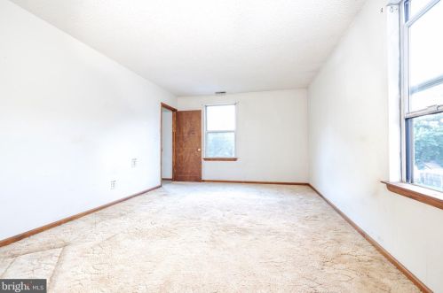 1352 Burkett Ave, West Deptford NJ 08093-1915 exterior