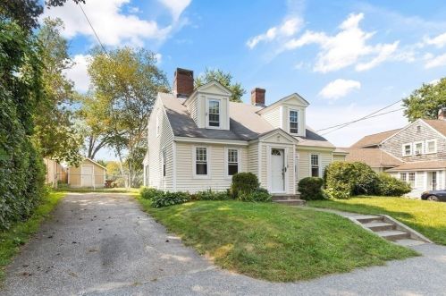 379 Main St, Groveland MA 01834-1428 exterior