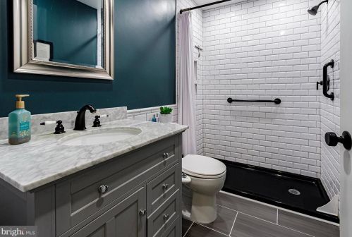 1103 Crestmont Dr, West Deptford NJ 08051-2158 exterior