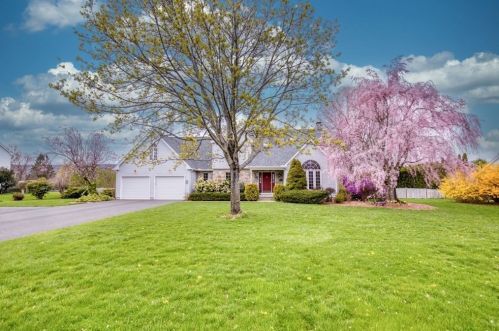 26 Crescent Ridge Rd, Montgomery, MA 01085-4000