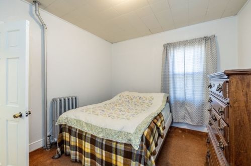 17 Pleasant St, Montgomery MA 01085-3719 exterior