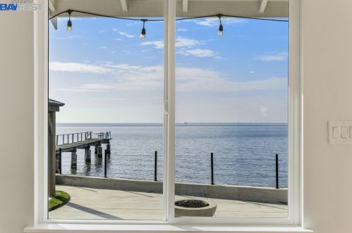 13095 Neptune Dr, San Leandro CA  94577-3130 exterior