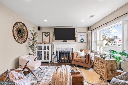 217 Colonial Ave, West Deptford NJ 08096-1011 exterior