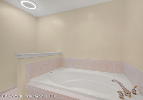 92 Brookfield Dr, Jackson Twp NJ  08527-3876 exterior