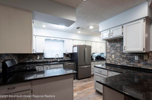 49 Cooks Bridge Rd, Jackson Twp NJ  08527-2523 exterior