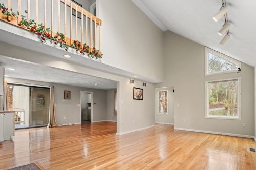 6 Skylar Dr, Southborough MA 01772-1745 exterior