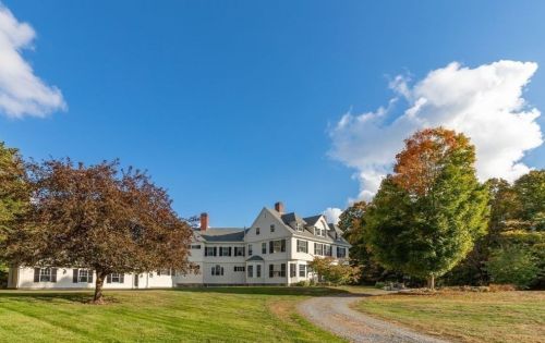 1 Sears Rd, Southborough MA 01772-1101 exterior