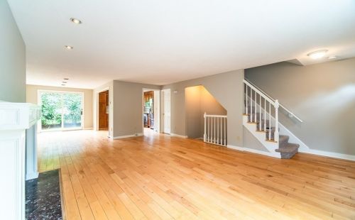 12 Mansion Woods Dr, Agawam, MA 01001-2398