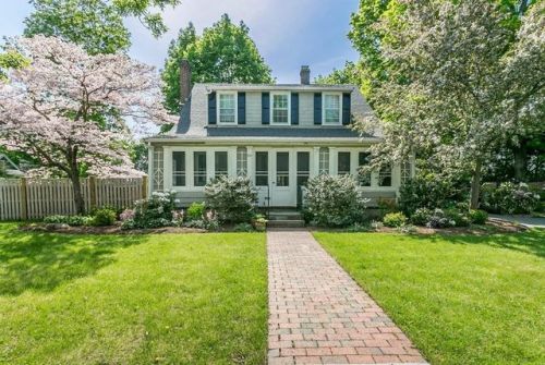 313 Nehoiden St, Needham, MA 02492-2340