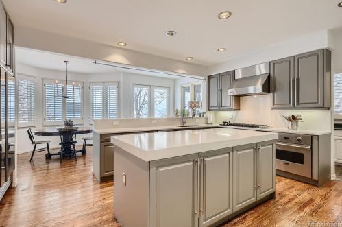 27 Glenmoor Dr, Englewood CO 80113-7115 exterior