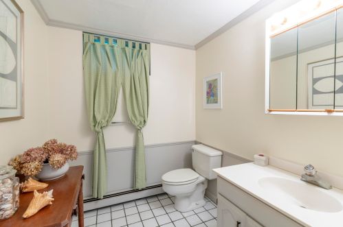 48 Strong Is Rd, Chatham MA 02633-1435 exterior