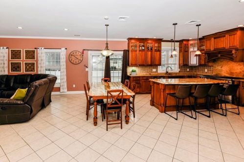 51 Hastings Rd, Dedham MA 02026-5407 exterior