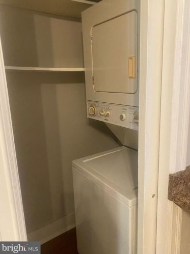 609 Broadway, West Deptford NJ 08093-1172 exterior