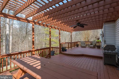 5476 Wooded Way, Columbia MD 21044-5722 exterior