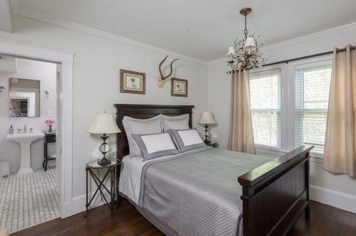 1123 Boylston St, Newton MA 02464-1014 exterior