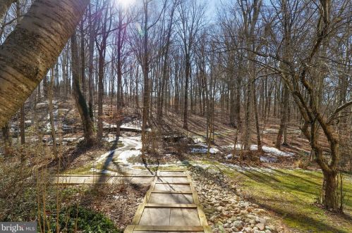 9005 Queen Maria Ct, Columbia MD 21045-2405 exterior