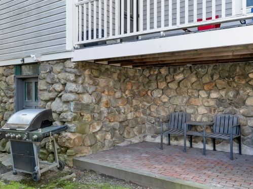 61 Paul Revere Rd, Arlington MA 02476-5729 exterior