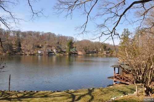 107 Cupsaw Dr, Skyline Lakes NJ  07456-2300 exterior