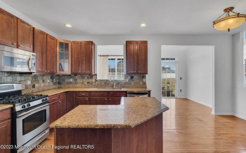 111 Picadilly Dr, Jackson Twp NJ  08527-1290 exterior