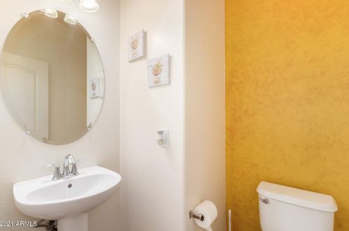 1948 77th Gln, Phoenix AZ 85035-5055 exterior