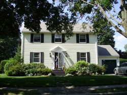 82 Fessenden St, Newton, MA 02460-1120