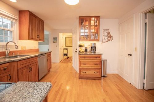 51 East St, South Hadley MA  01075-2115 exterior