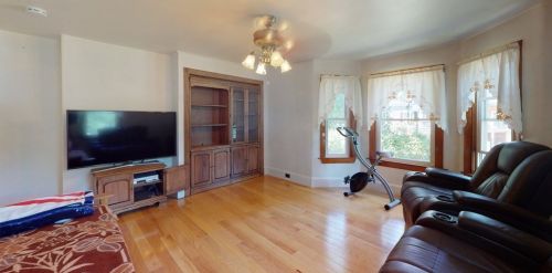 471 Main St, East Bridgewater MA 02324-1476 exterior