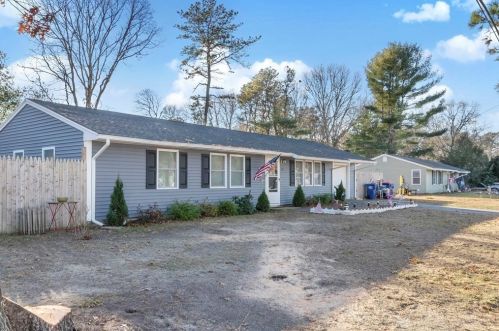 21 Parker Dr, Wareham, MA 02571-1838