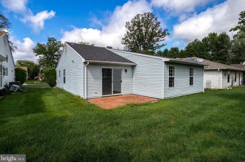 4 Willowwood Ct, Columbus NJ  08022-1025 exterior