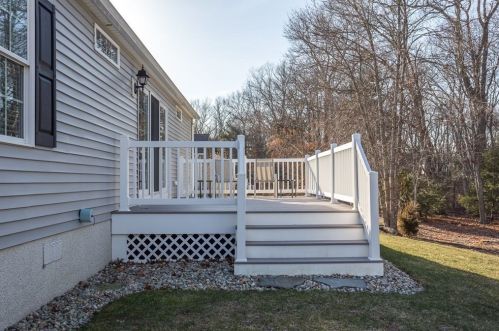 72 Brookstone Dr, East Bridgewater MA 02324-2633 exterior