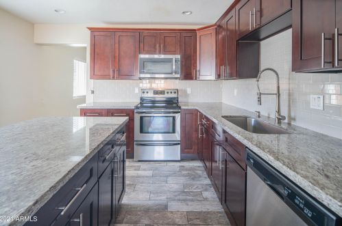 1724 Clarendon Ave, Phoenix AZ 85033-4121 exterior