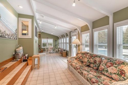 6 Amanola Ave, Worcester MA 01604 exterior